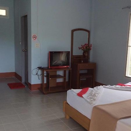 Hostel Bangsak Hut Khao Lak Zewnętrze zdjęcie