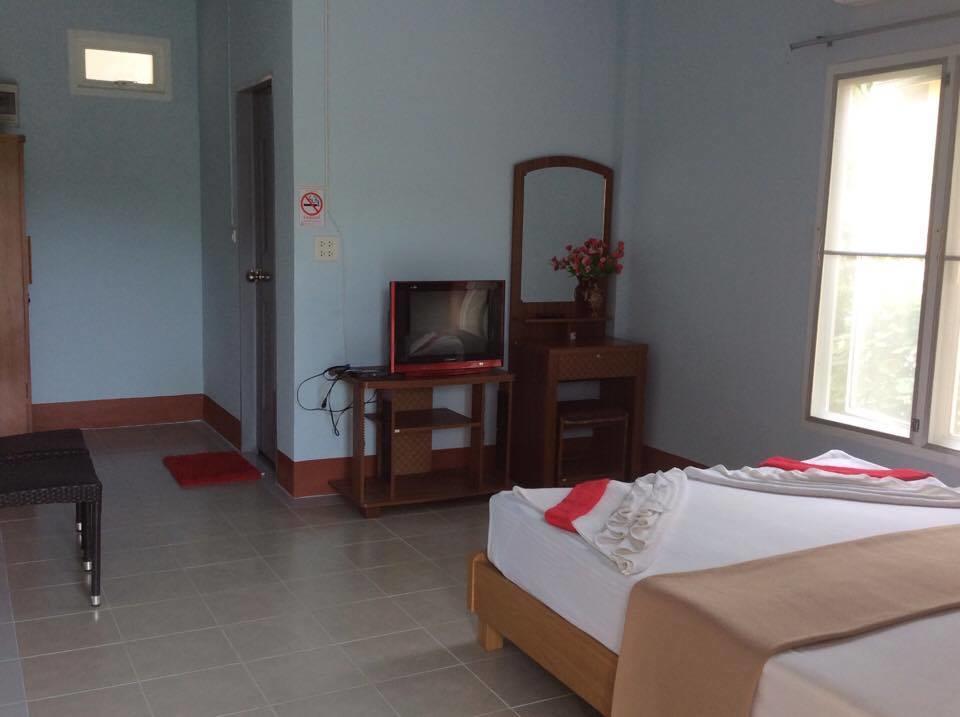Hostel Bangsak Hut Khao Lak Zewnętrze zdjęcie
