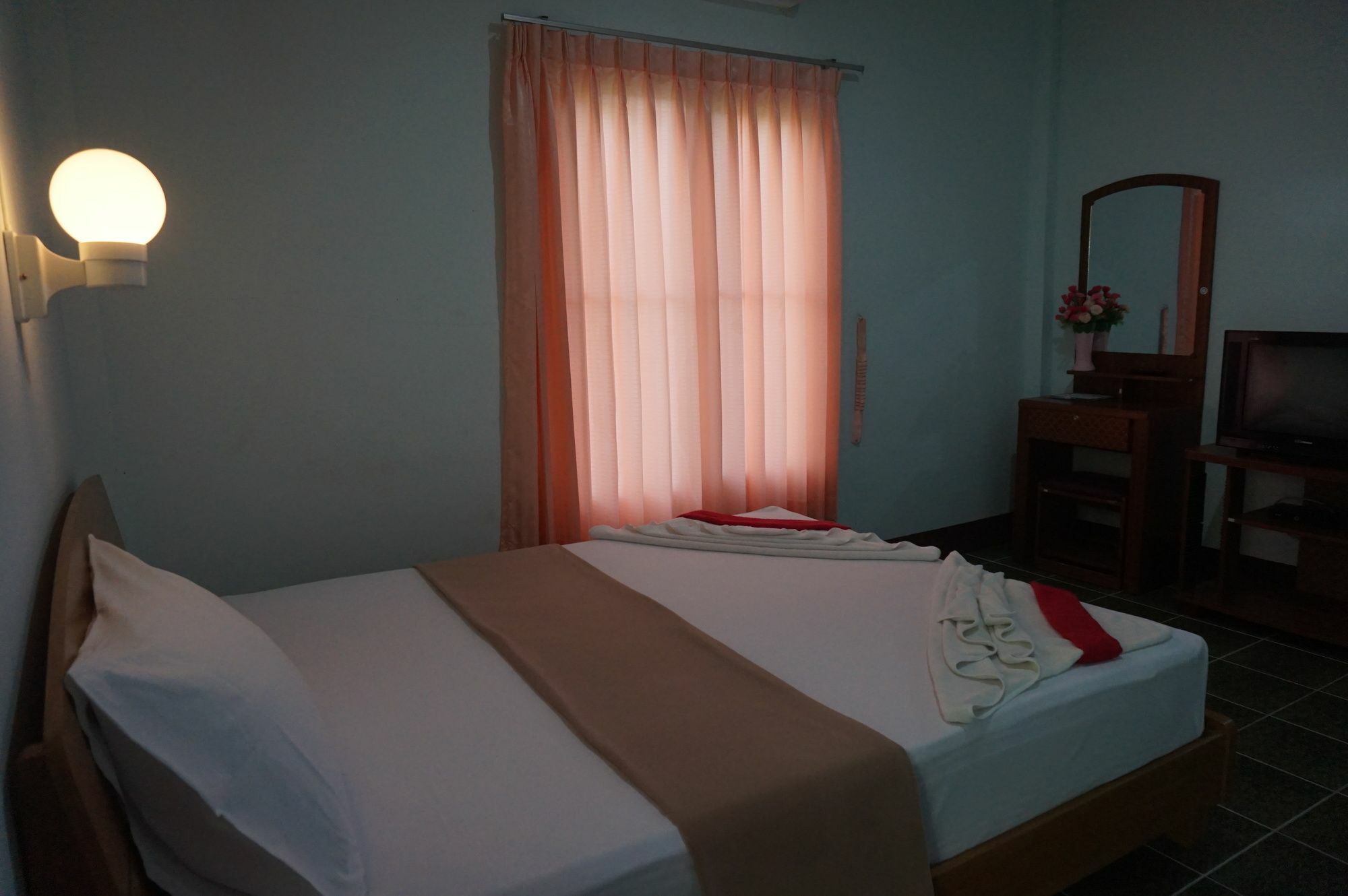 Hostel Bangsak Hut Khao Lak Zewnętrze zdjęcie